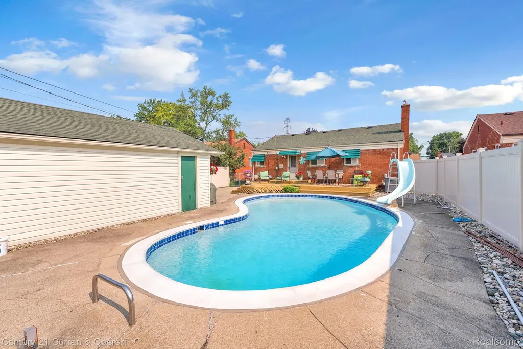 17543 Brody Avenue Allen Park City MI 48101