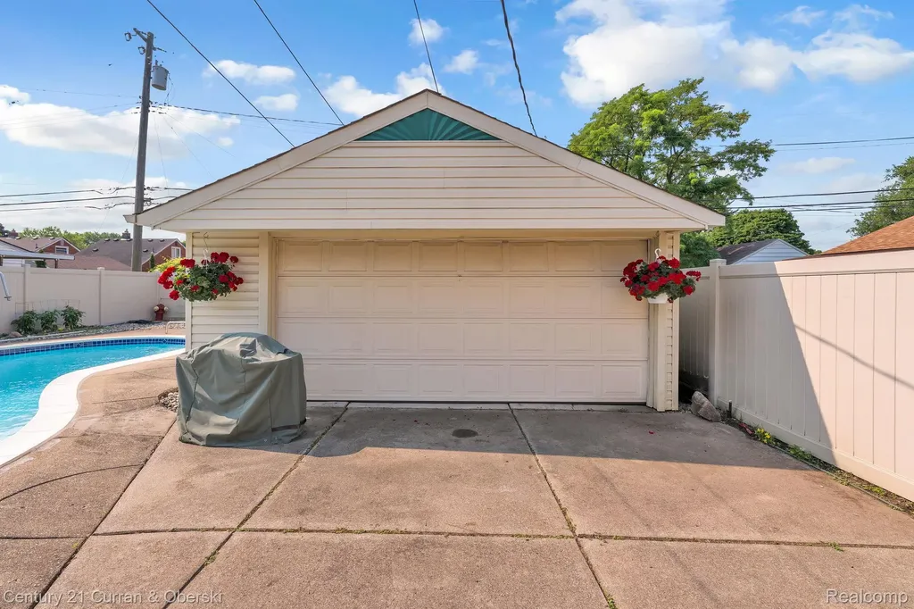 17543 Brody Avenue Allen Park City MI 48101