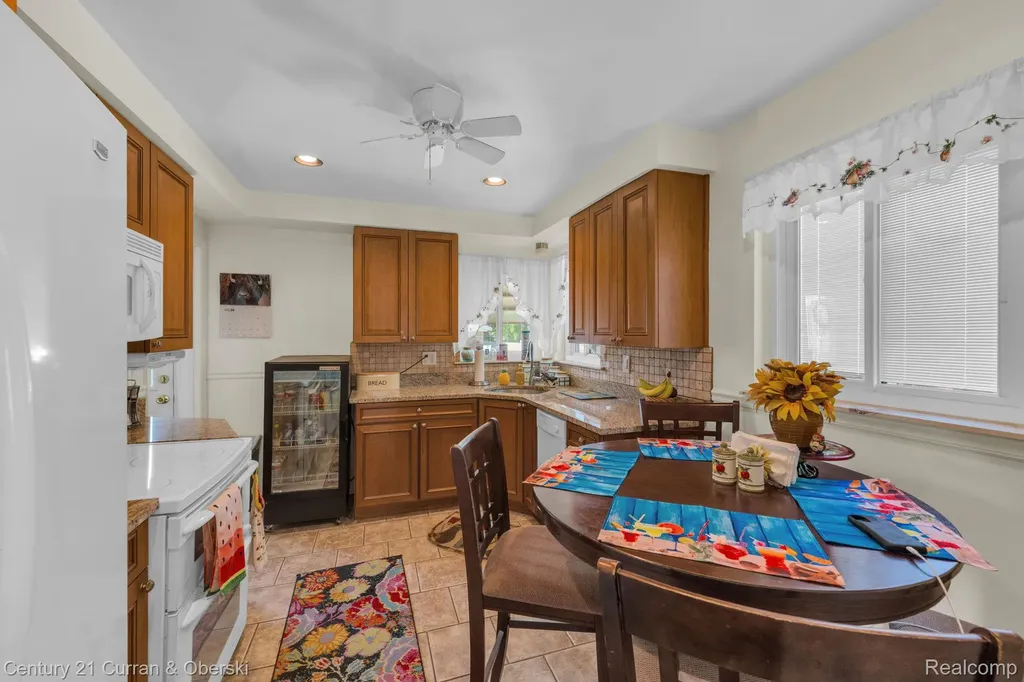 17543 Brody Avenue Allen Park City MI 48101