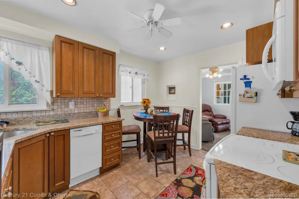 17543 Brody Avenue Allen Park City MI 48101