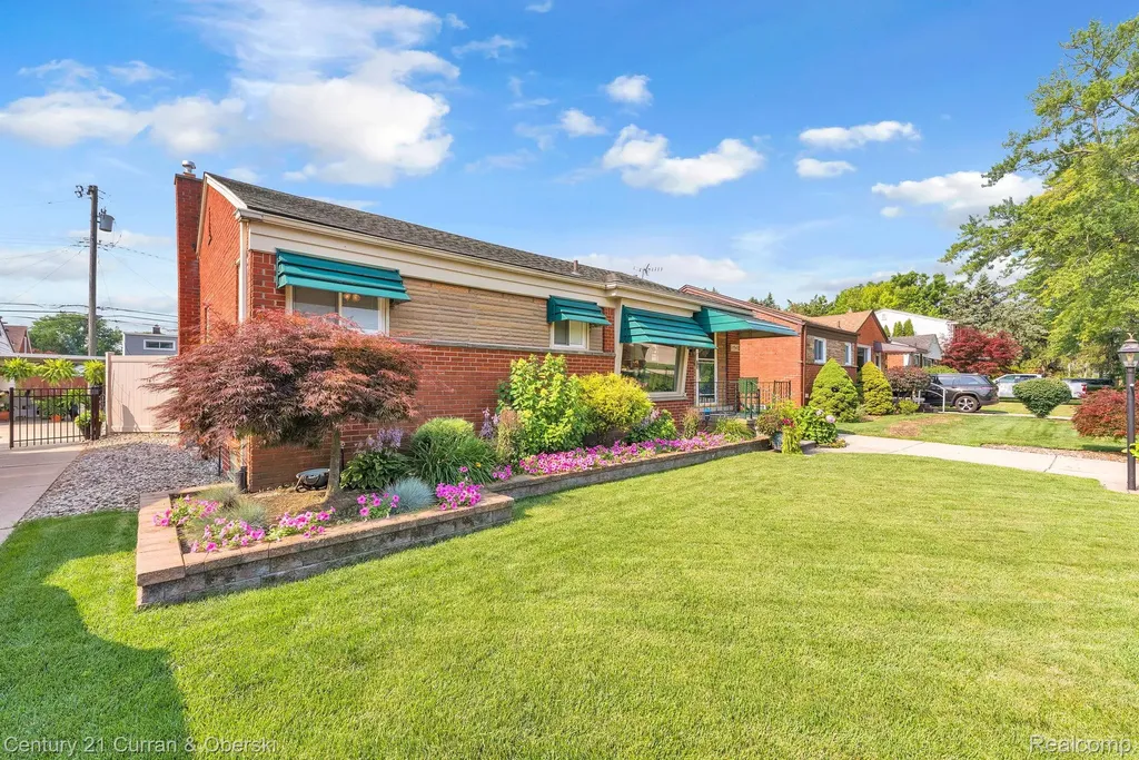 17543 Brody Avenue Allen Park City MI 48101