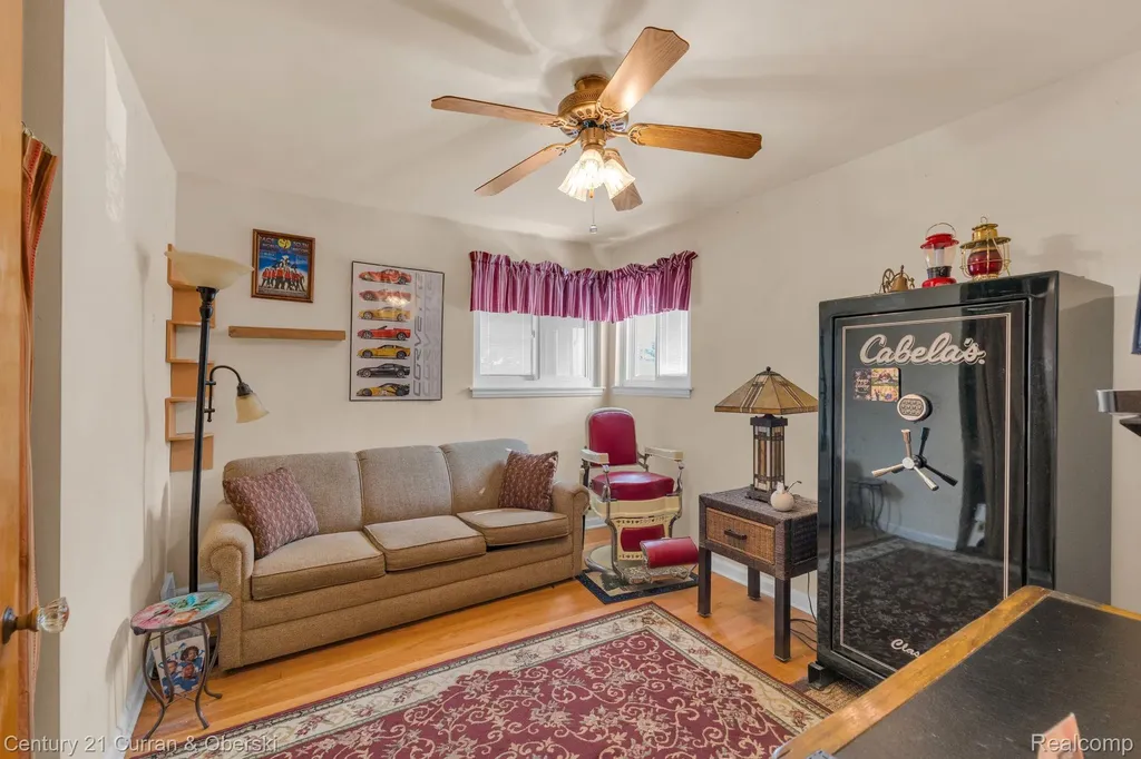 17543 Brody Avenue Allen Park City MI 48101