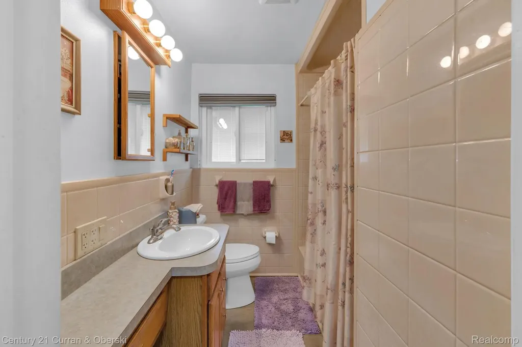 17543 Brody Avenue Allen Park City MI 48101