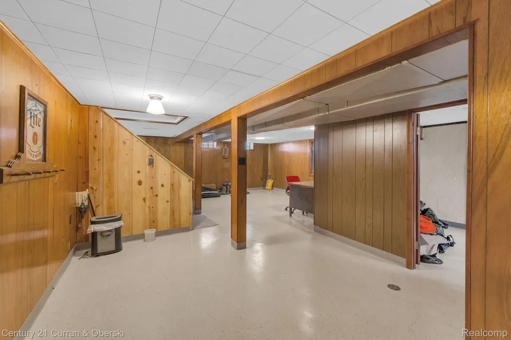 17543 Brody Avenue Allen Park City MI 48101