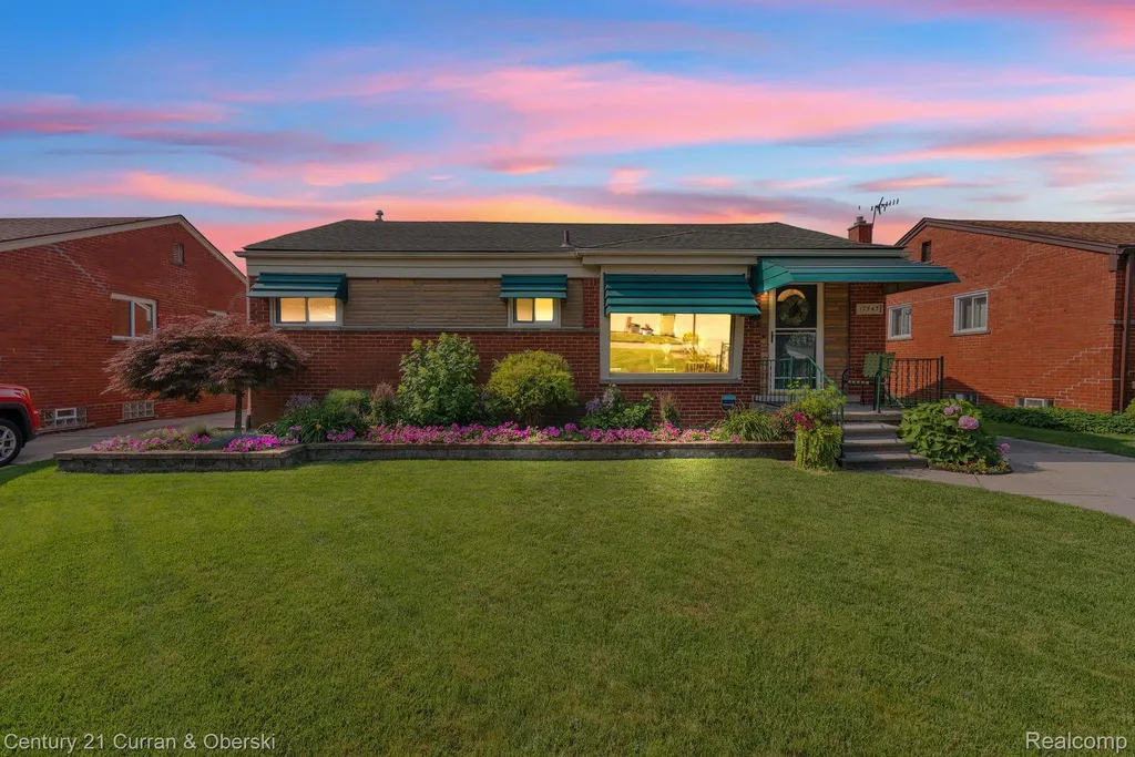 17543 Brody Avenue Allen Park City MI 48101