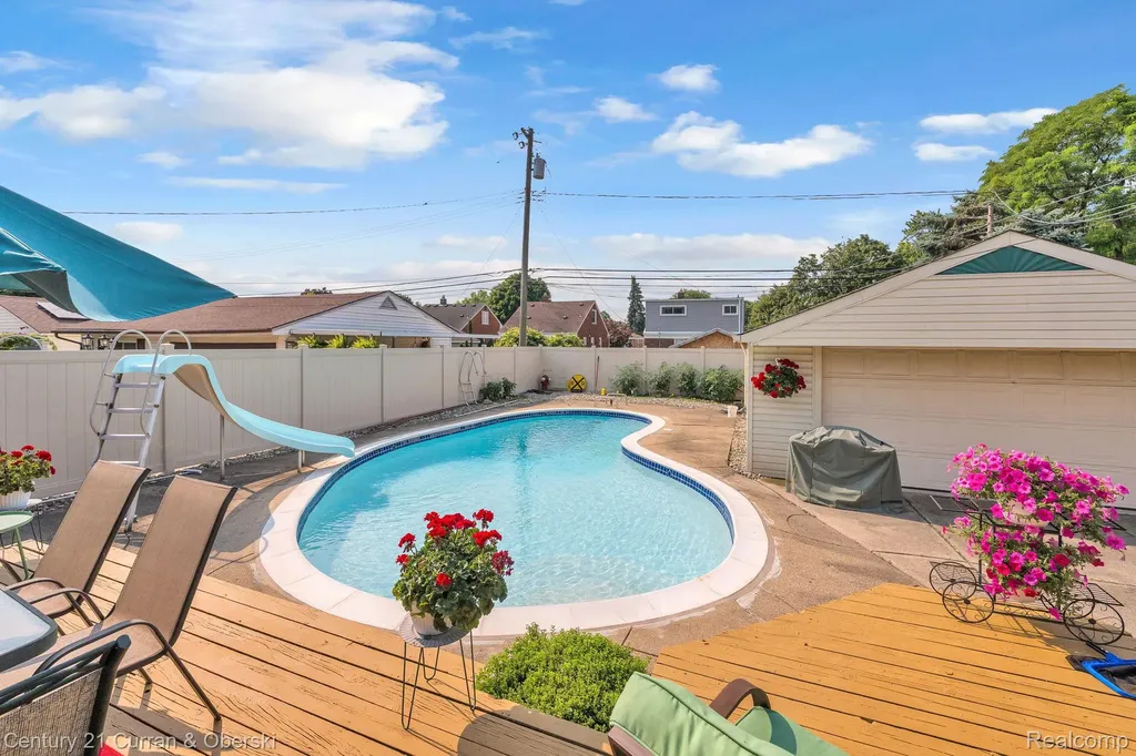 17543 Brody Avenue Allen Park City MI 48101