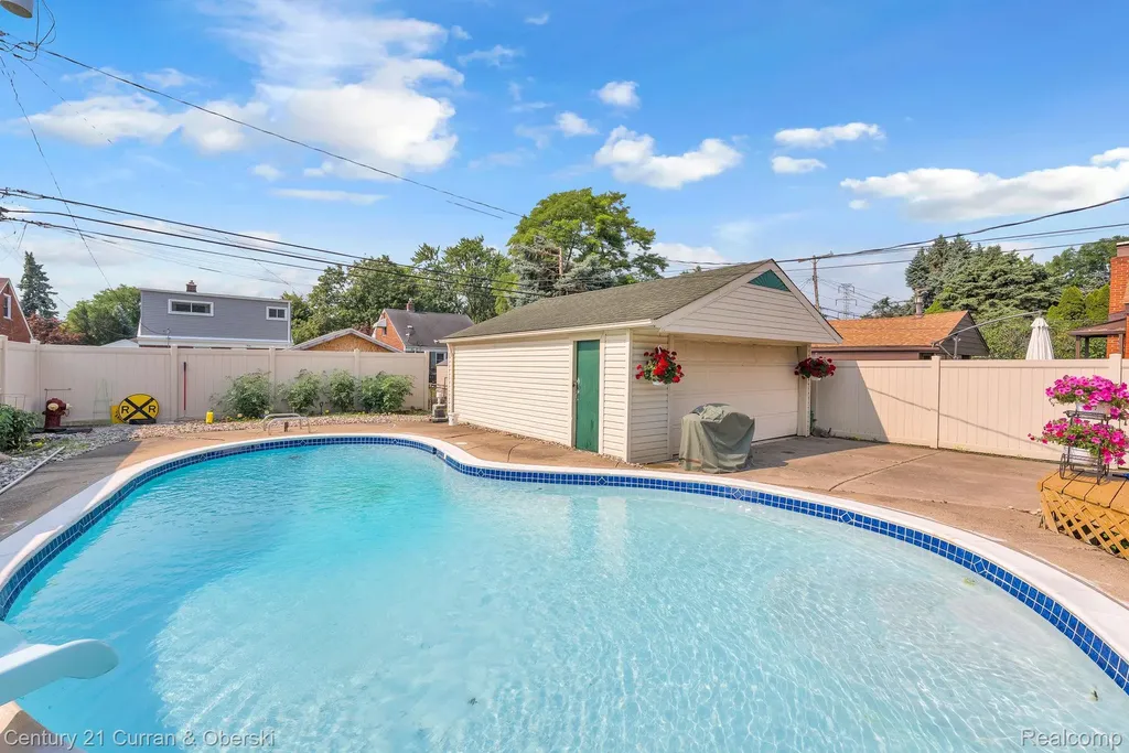 17543 Brody Avenue Allen Park City MI 48101