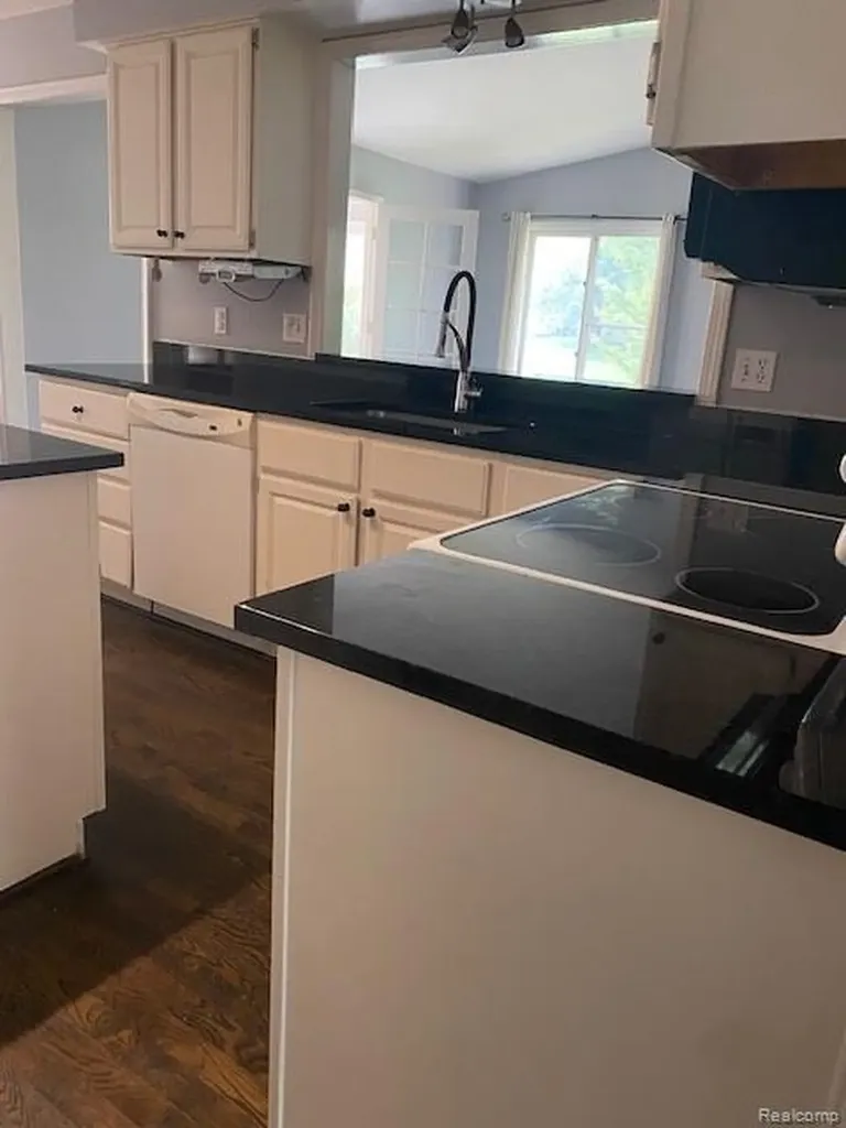 40745 N Northville Trail Northville City MI 48168
