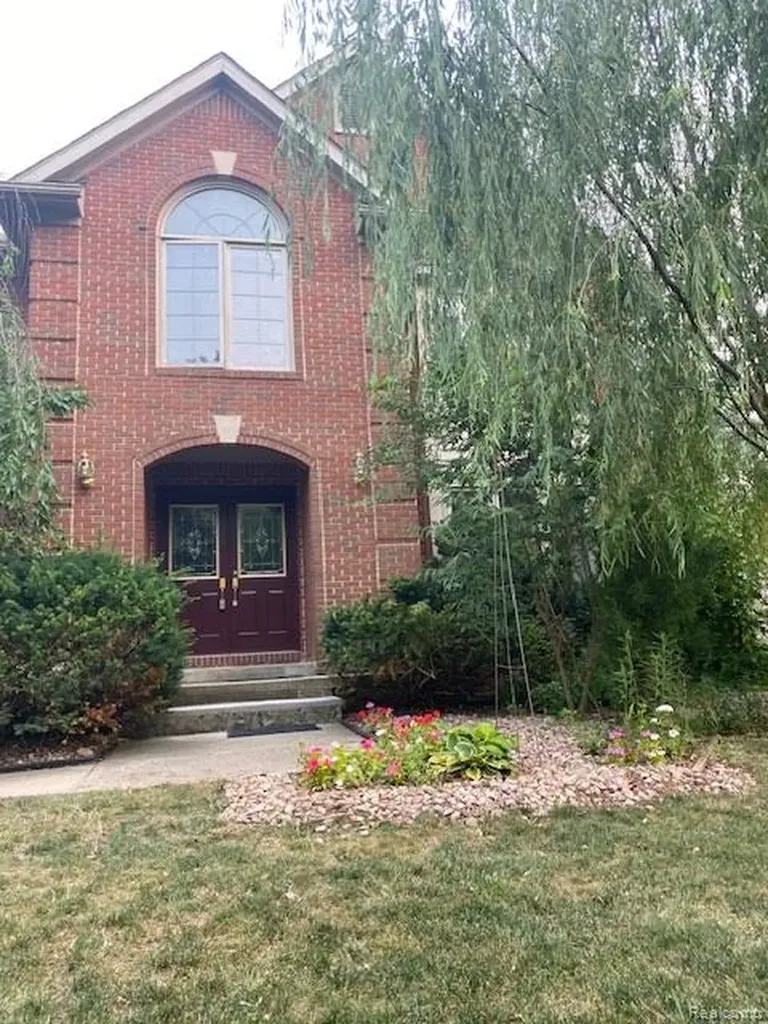 40745 N Northville Trail Northville City MI 48168