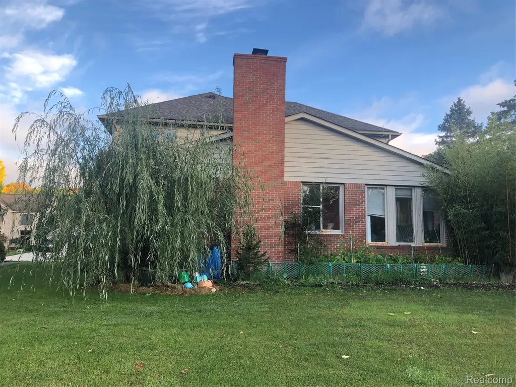 40745 N Northville Trail Northville City MI 48168