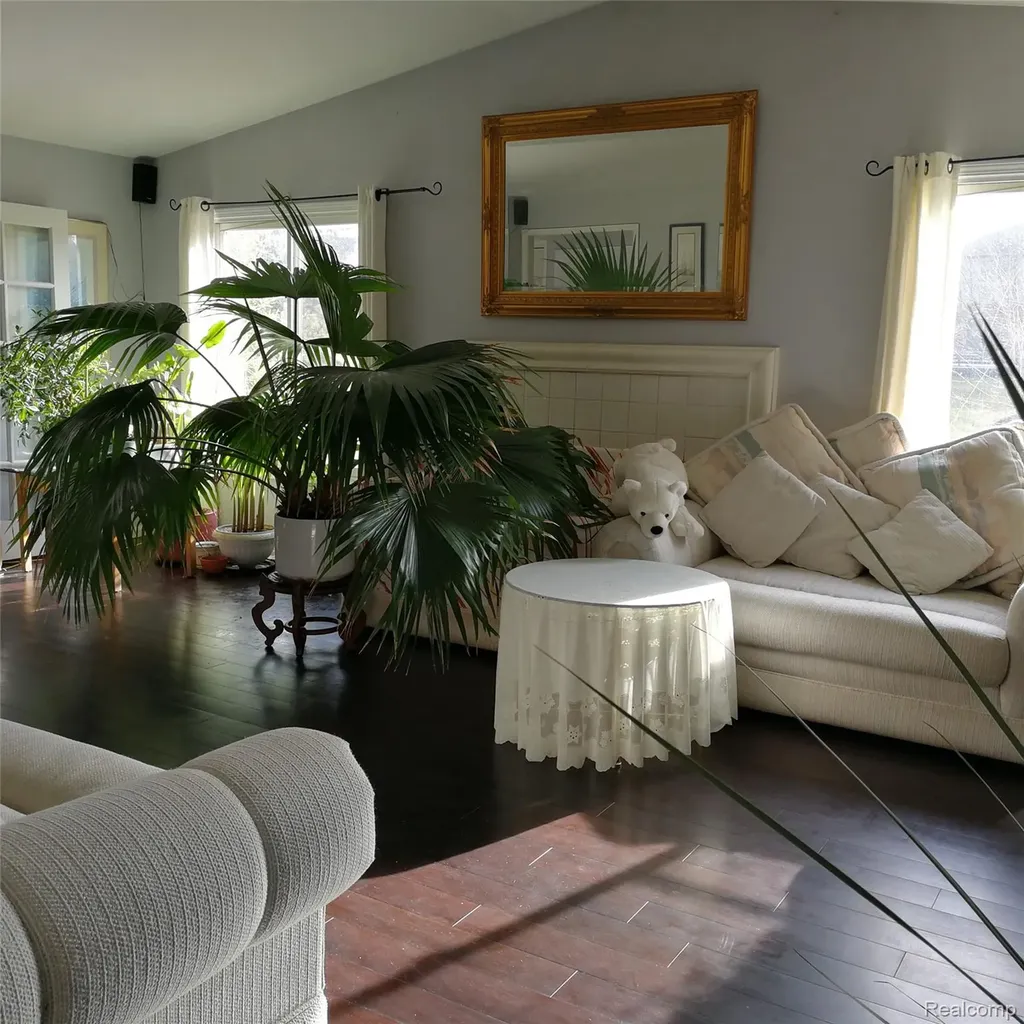 40745 N Northville Trail Northville City MI 48168