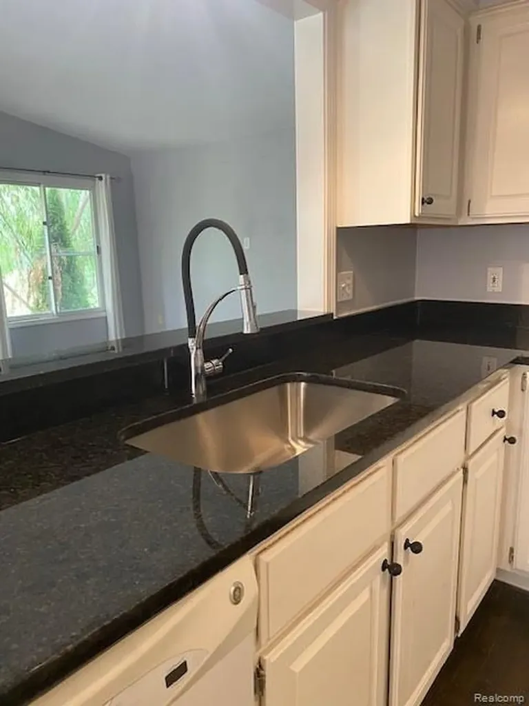 40745 N Northville Trail Northville City MI 48168