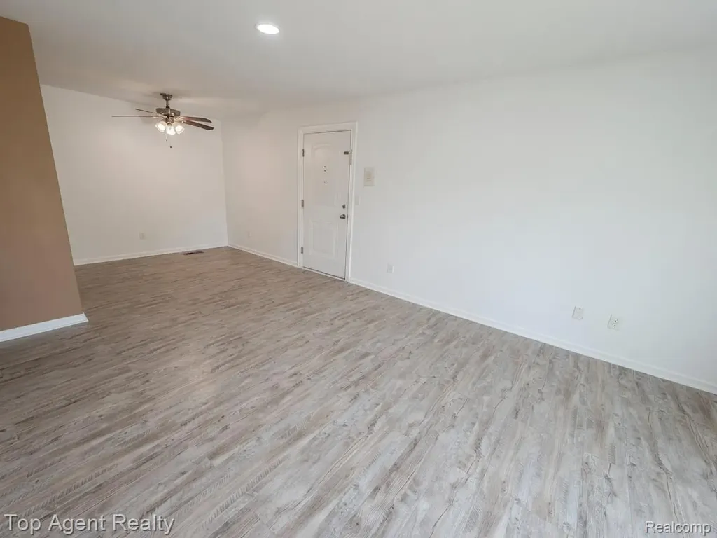 14211 Ivanhoe Drive Sterling Heights City MI 48312
