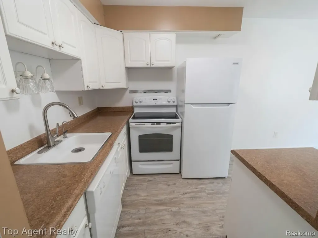 14211 Ivanhoe Drive Sterling Heights City MI 48312