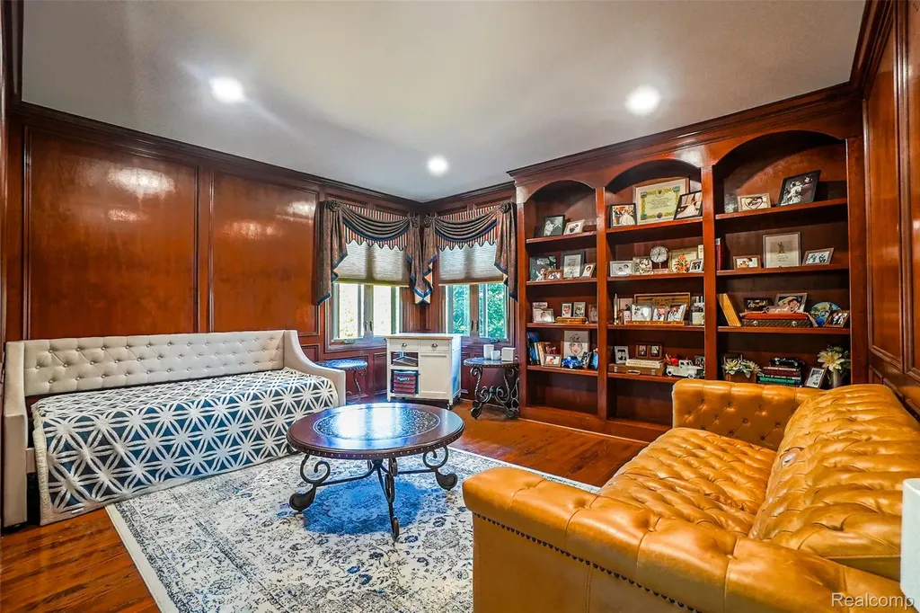 54182 Queensborough Drive Shelby Charter Township MI 48315