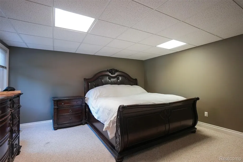 54182 Queensborough Drive Shelby Charter Township MI 48315
