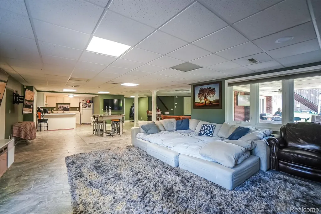 54182 Queensborough Drive Shelby Charter Township MI 48315