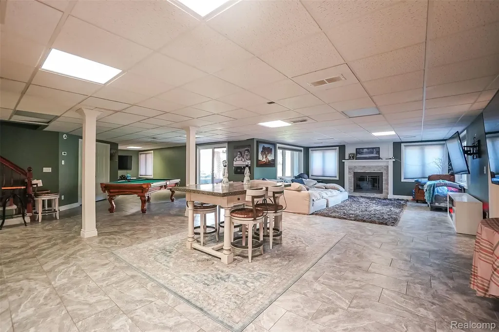 54182 Queensborough Drive Shelby Charter Township MI 48315