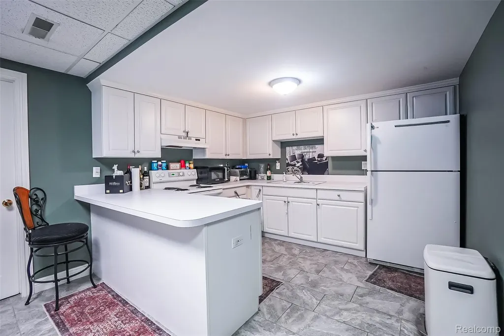 54182 Queensborough Drive Shelby Charter Township MI 48315