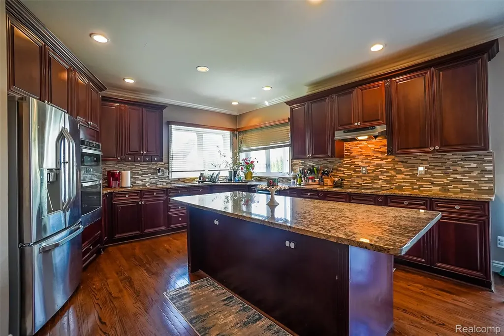 54182 Queensborough Drive Shelby Charter Township MI 48315