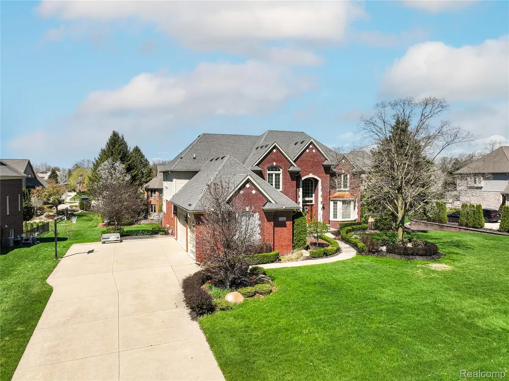 54182 Queensborough Drive Shelby Charter Township MI 48315