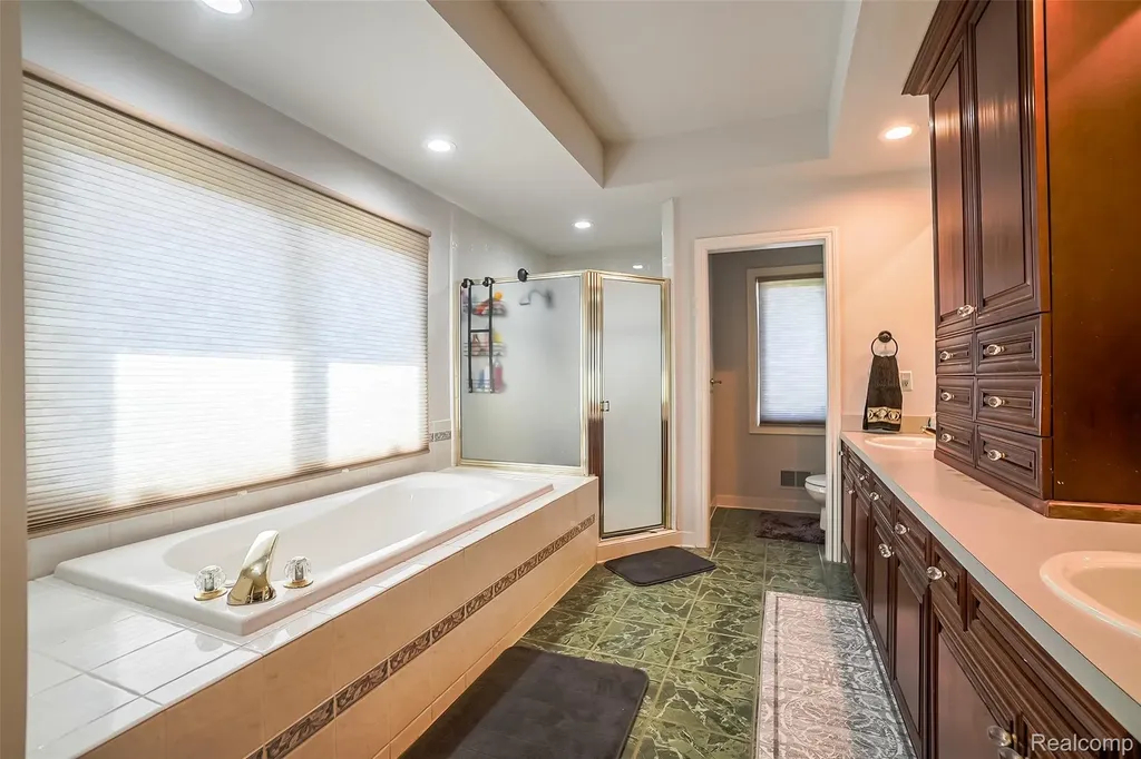 54182 Queensborough Drive Shelby Charter Township MI 48315