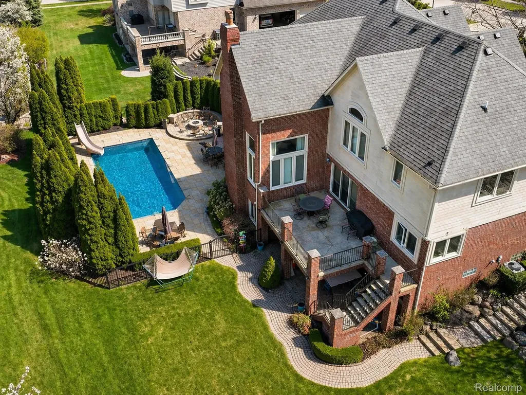 54182 Queensborough Drive Shelby Charter Township MI 48315