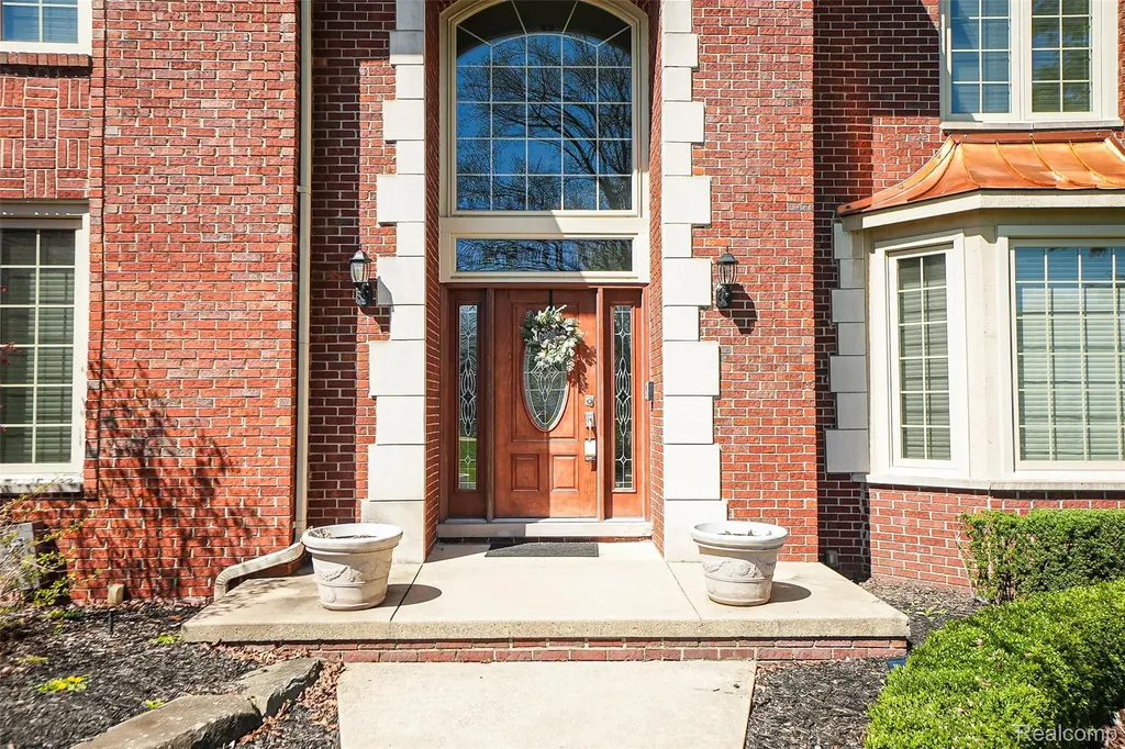54182 Queensborough Drive Shelby Charter Township MI 48315