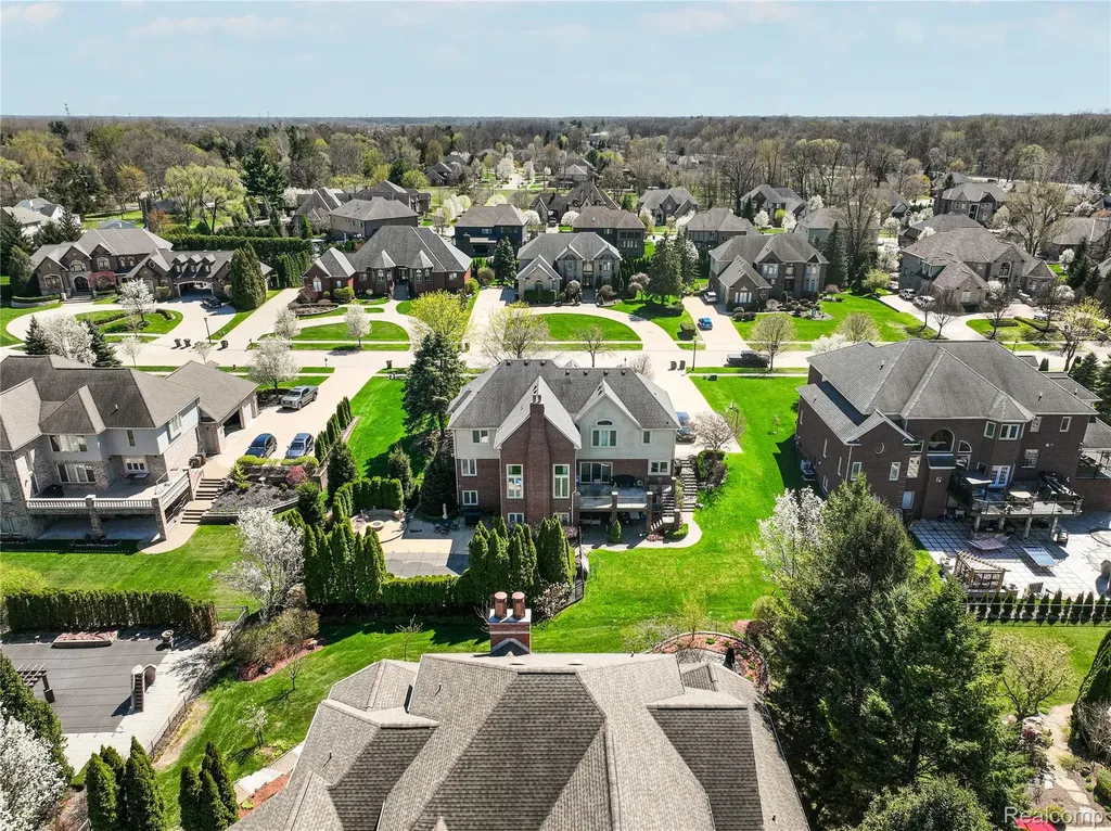 54182 Queensborough Drive Shelby Charter Township MI 48315