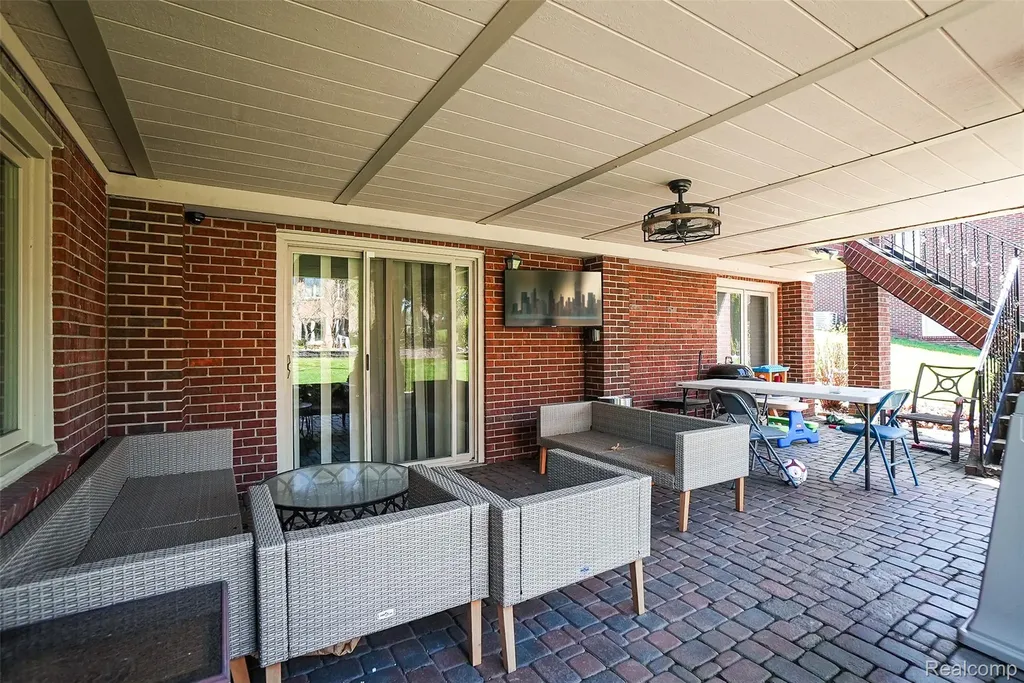 54182 Queensborough Drive Shelby Charter Township MI 48315