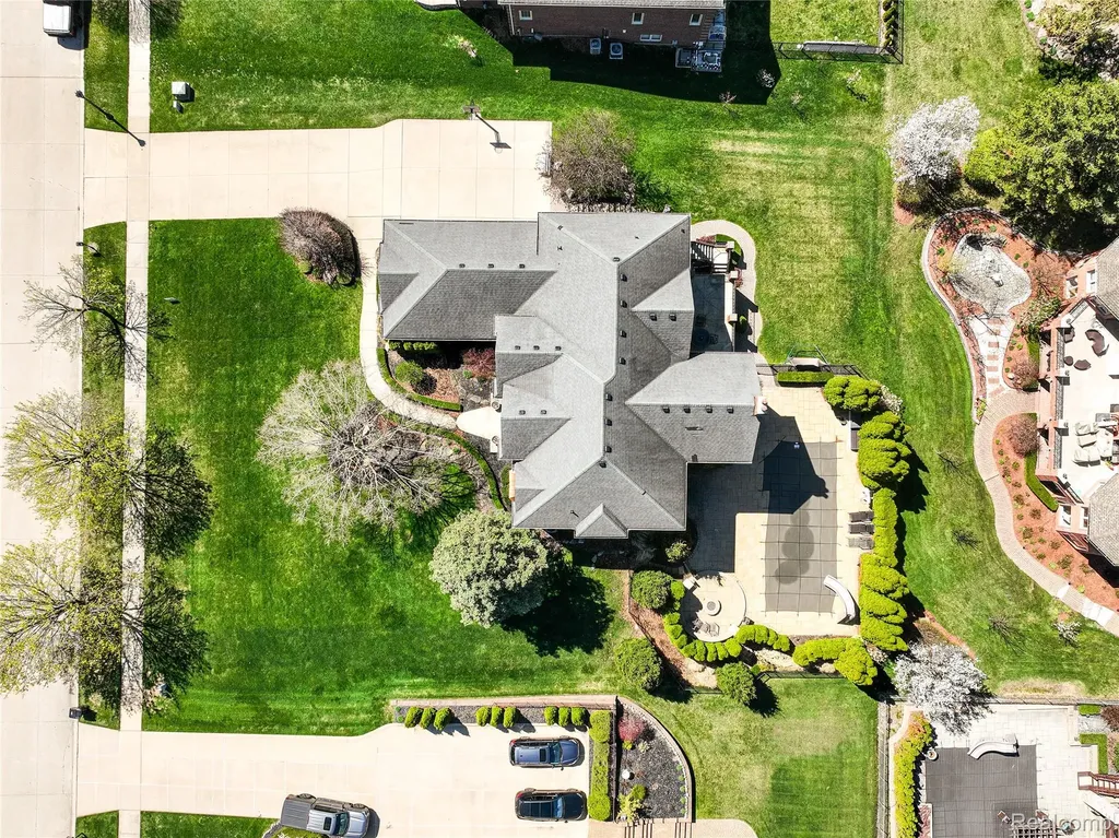 54182 Queensborough Drive Shelby Charter Township MI 48315