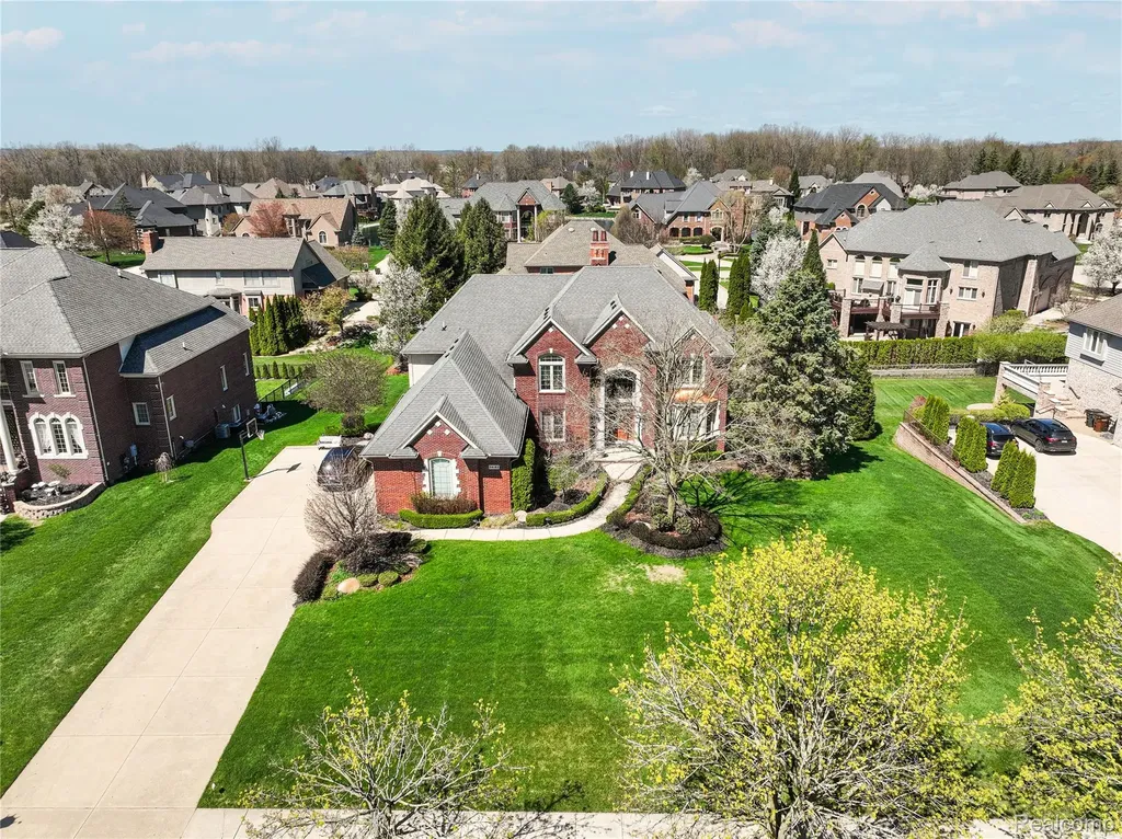 54182 Queensborough Drive Shelby Charter Township MI 48315