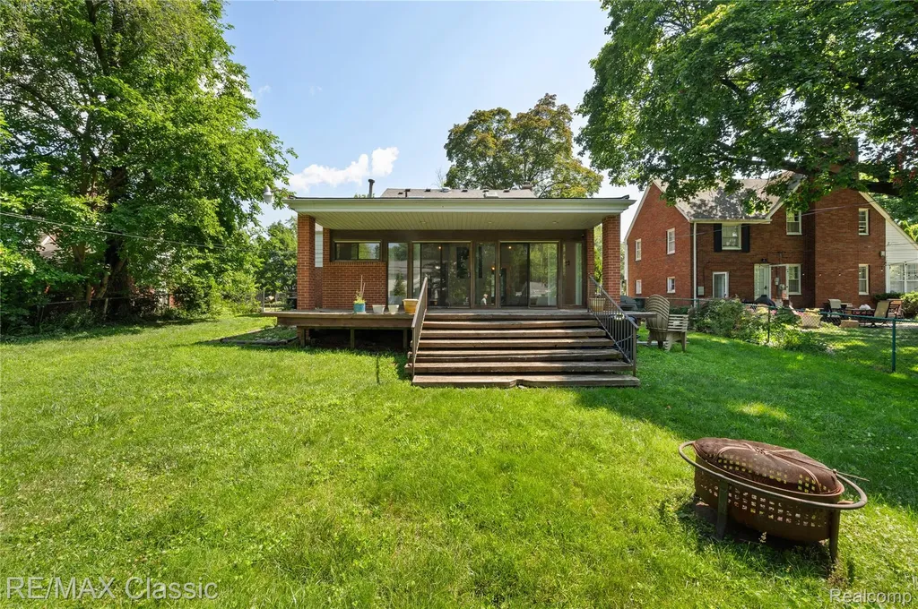 28411 Eldorado Place Lathrup Village City MI 48076