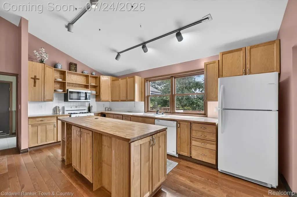 8175 Farley Road Putnam Township MI 48169