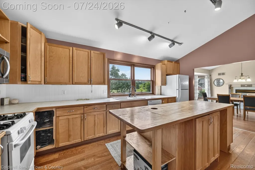 8175 Farley Road Putnam Township MI 48169