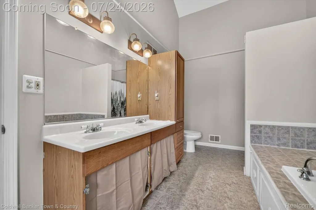8175 Farley Road Putnam Township MI 48169