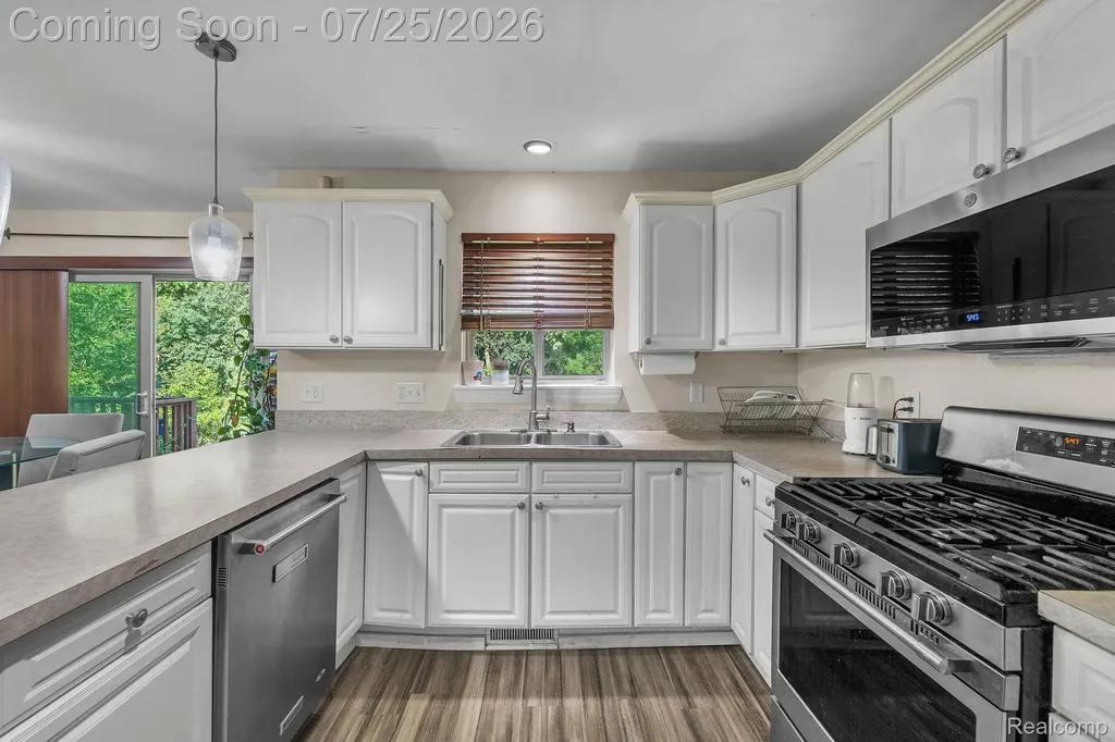 26923 Pepperwood Drive Woodhaven City MI 48183