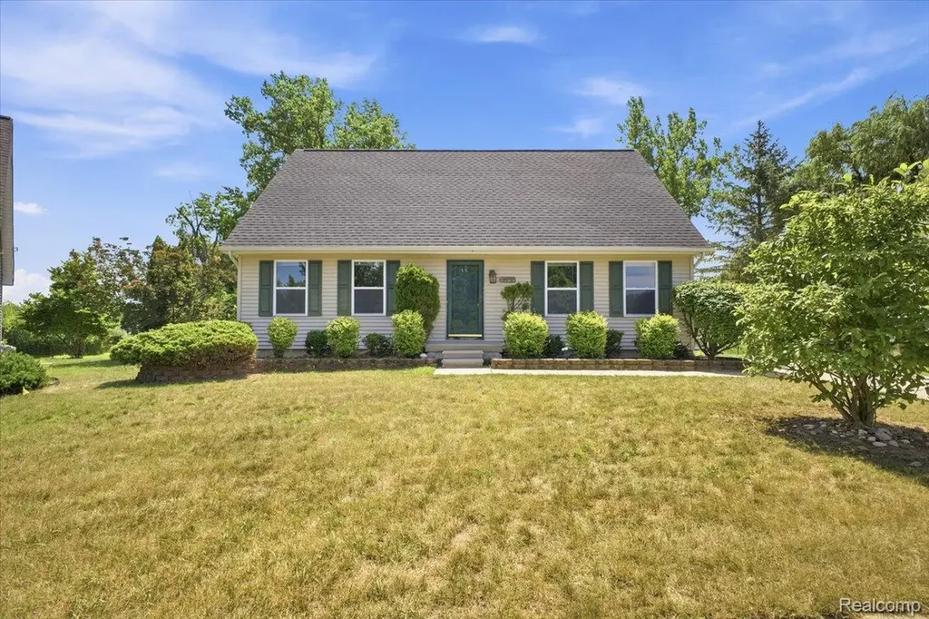 879 Barren Oaks Drive Pontiac City MI 48341