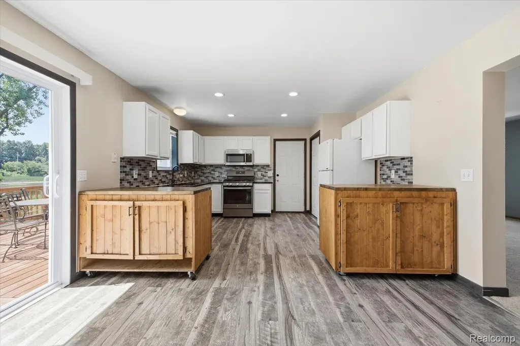 879 Barren Oaks Drive Pontiac City MI 48341