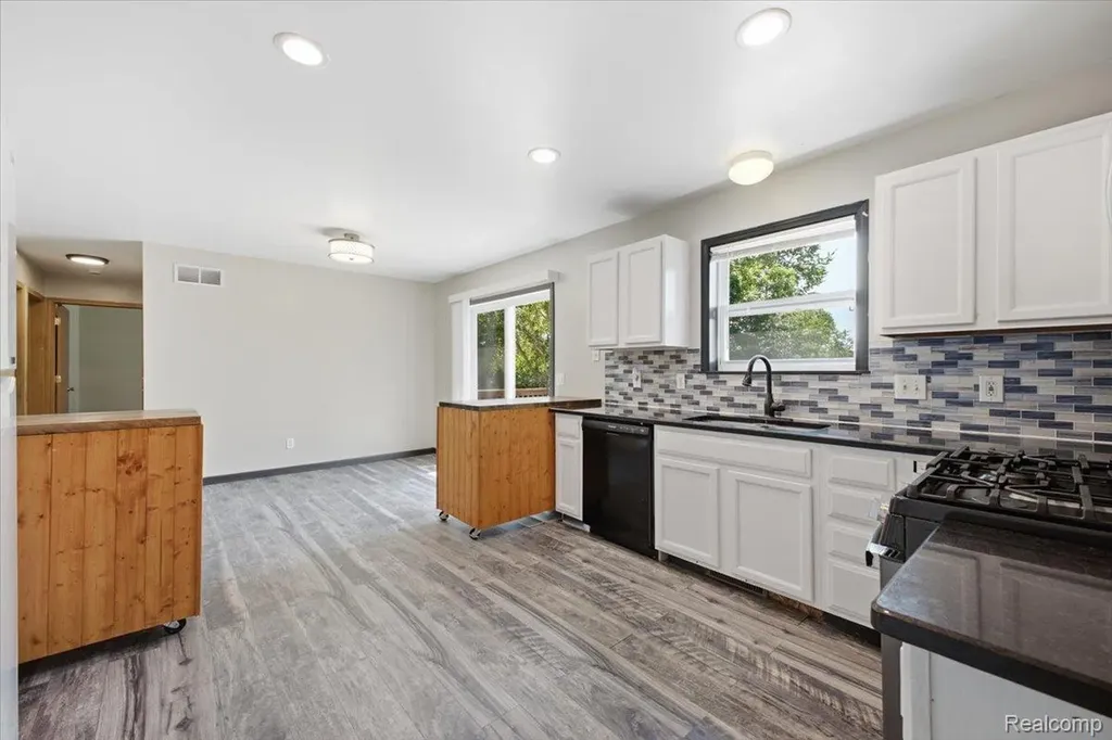 879 Barren Oaks Drive Pontiac City MI 48341