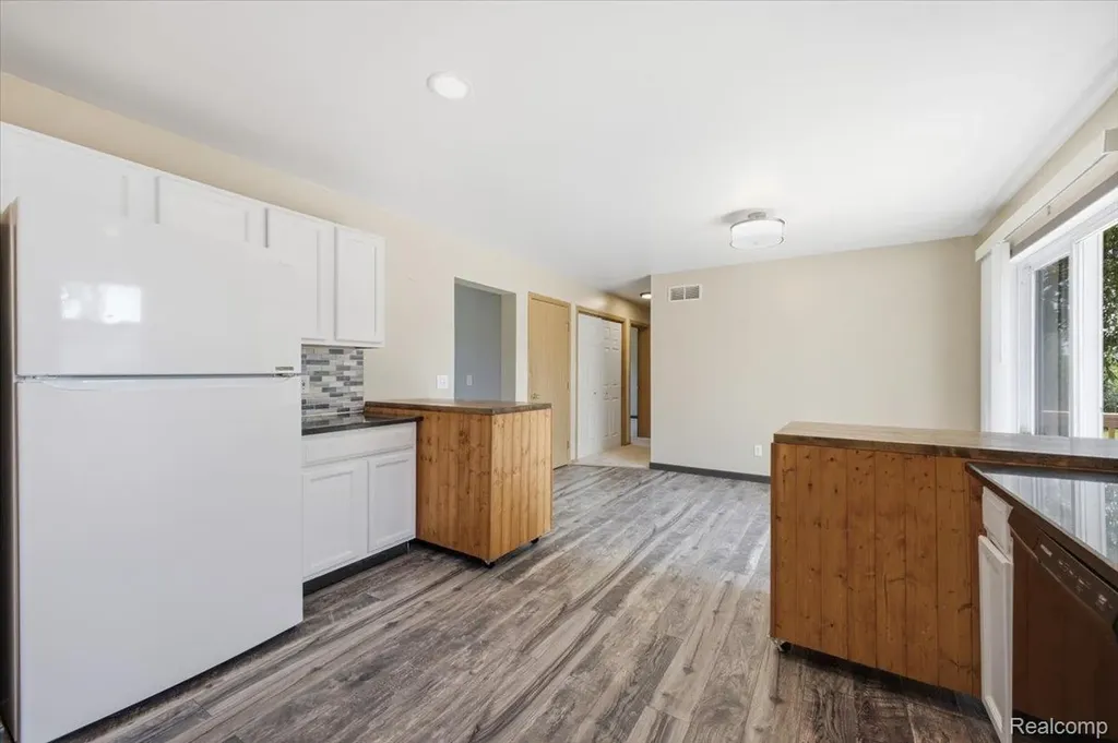 879 Barren Oaks Drive Pontiac City MI 48341