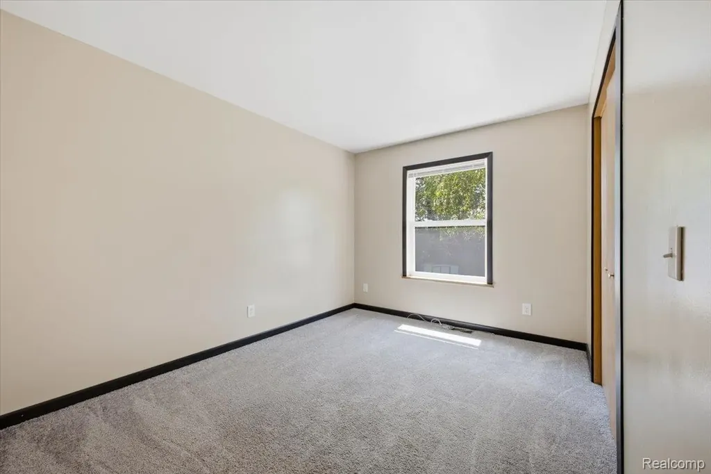 879 Barren Oaks Drive Pontiac City MI 48341