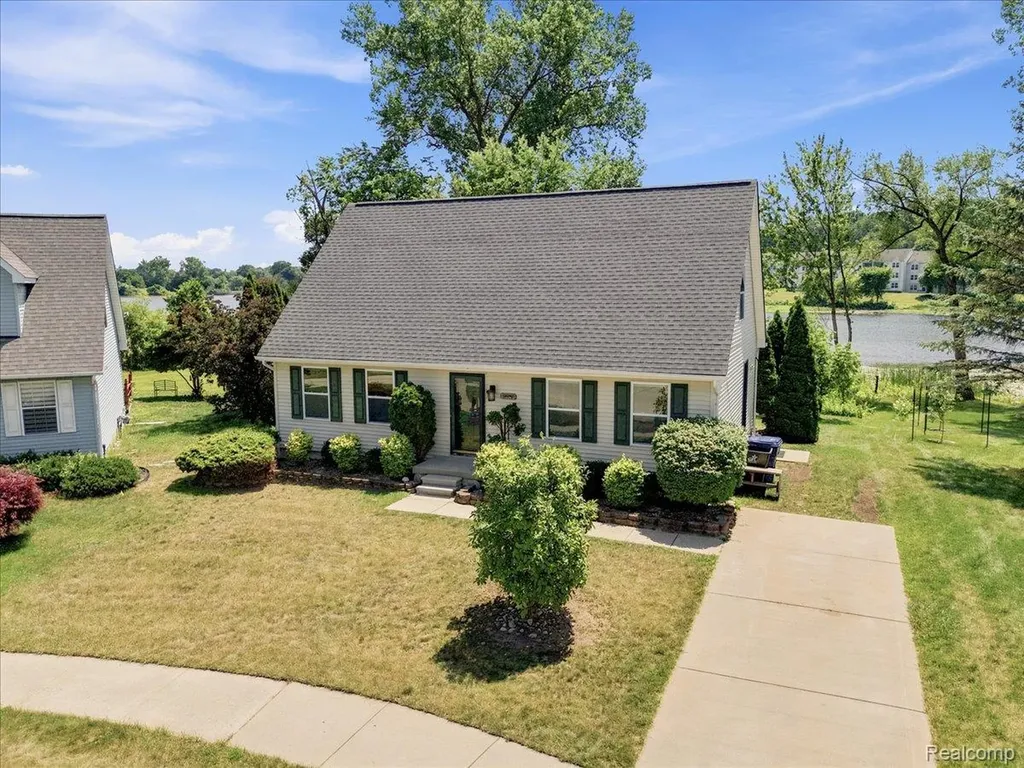 879 Barren Oaks Drive Pontiac City MI 48341