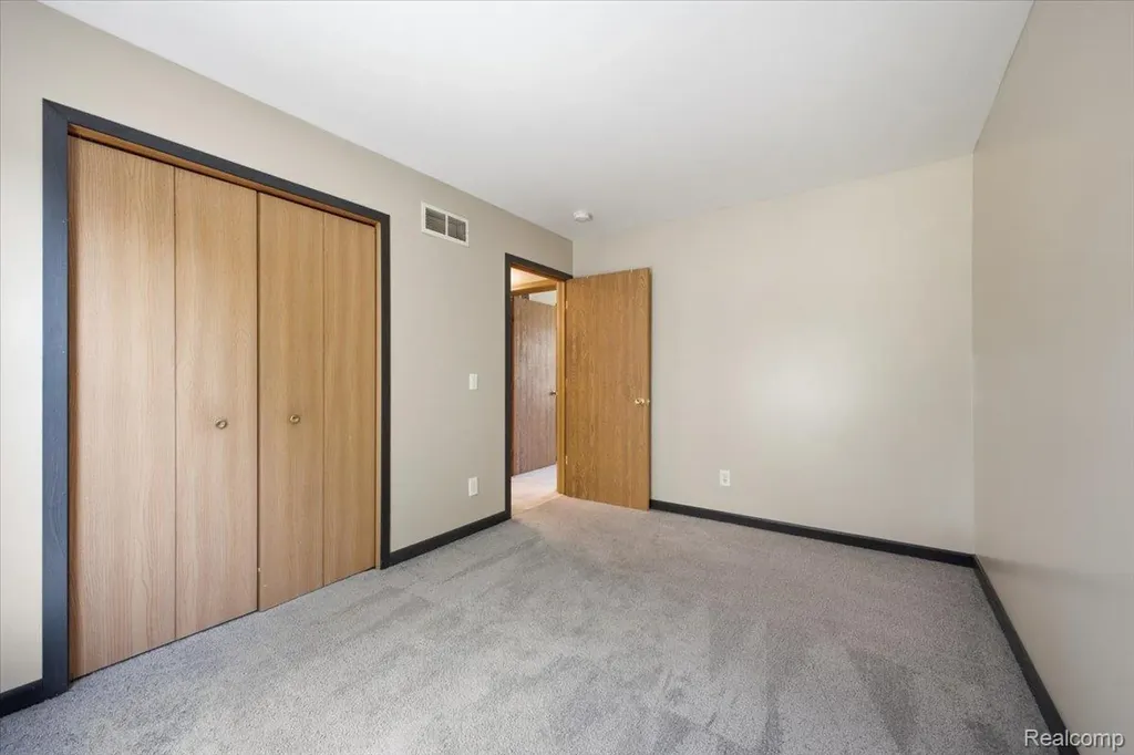 879 Barren Oaks Drive Pontiac City MI 48341
