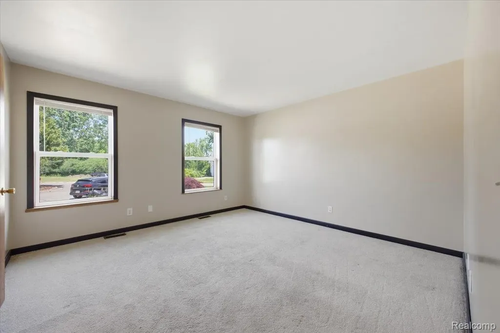 879 Barren Oaks Drive Pontiac City MI 48341
