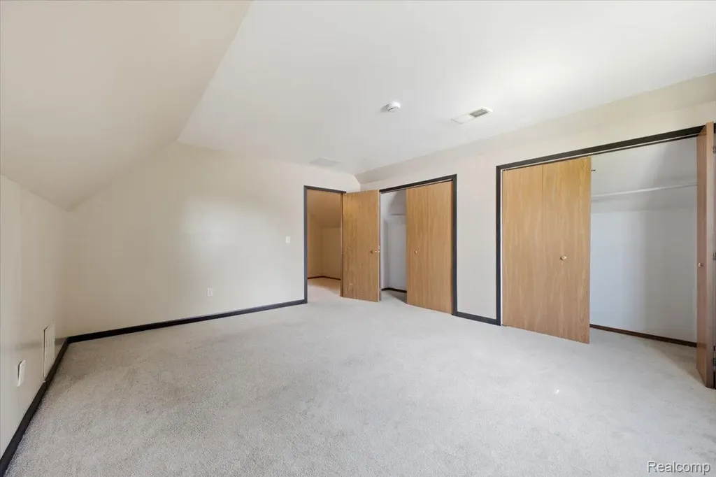 879 Barren Oaks Drive Pontiac City MI 48341