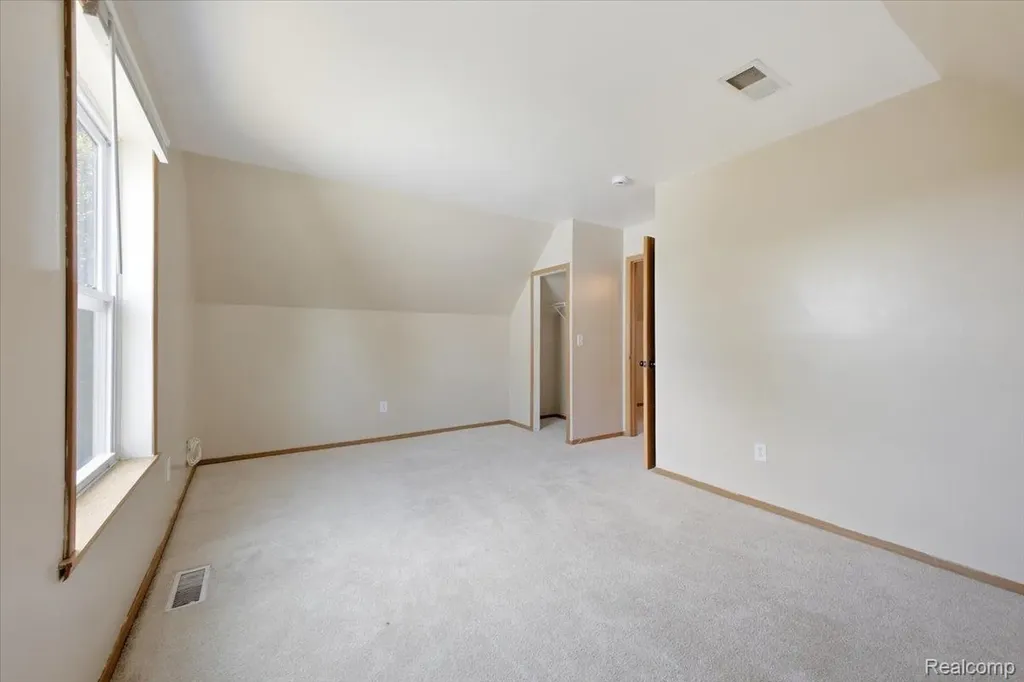 879 Barren Oaks Drive Pontiac City MI 48341