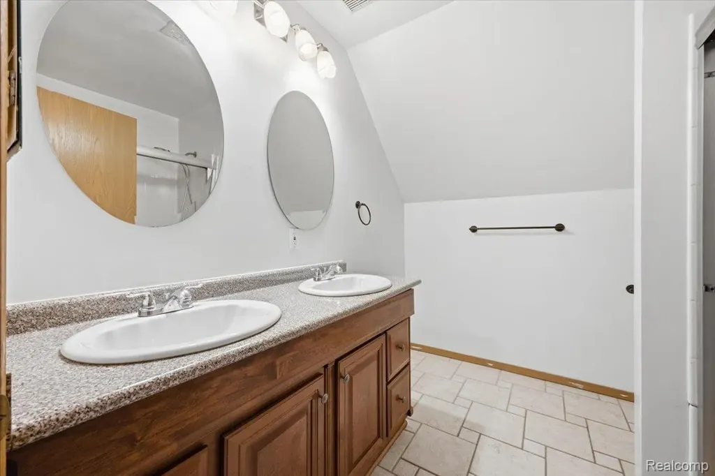 879 Barren Oaks Drive Pontiac City MI 48341