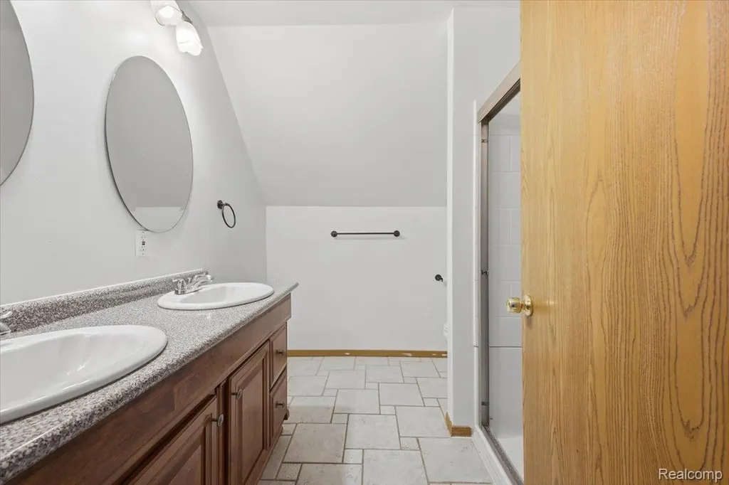 879 Barren Oaks Drive Pontiac City MI 48341