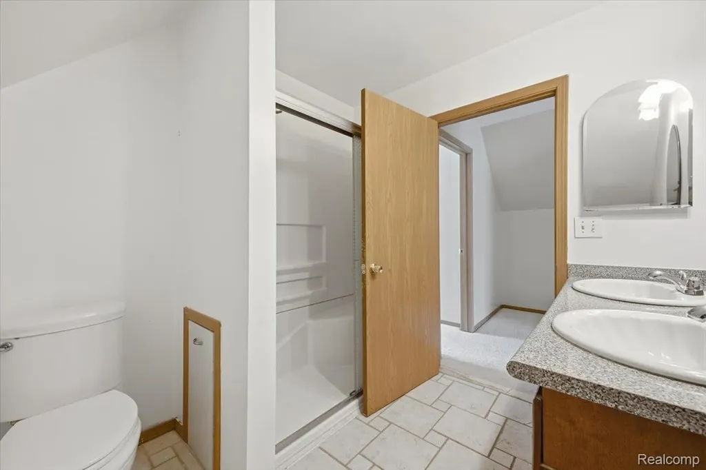 879 Barren Oaks Drive Pontiac City MI 48341